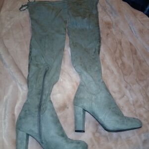 Elegant Gray Over the Knee Boots